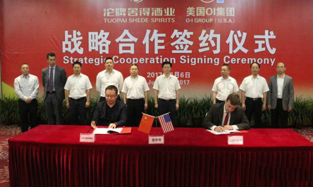 沱牌舍得與美國O-I公司簽約成功達成戰(zhàn)略合作(圖4) 沱牌舍得與美國O-I公司簽約成功達成戰(zhàn)略合作(圖4)