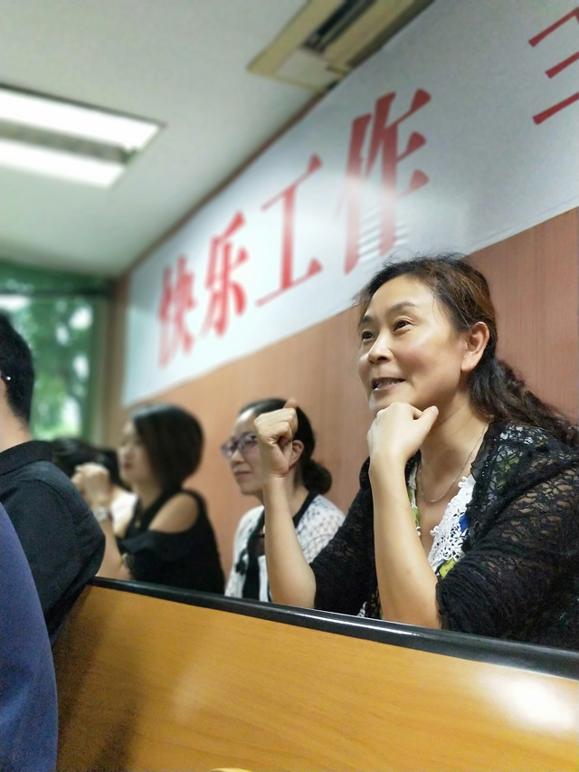 學(xué)習(xí)周政總艱苦創(chuàng)業(yè)精神座談?dòng)懻摃?huì)(圖6) 學(xué)習(xí)周政總艱苦創(chuàng)業(yè)精神座談?dòng)懻摃?huì)(圖6)