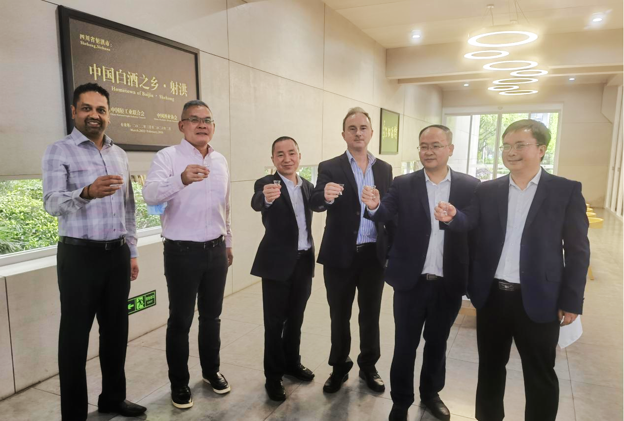 OI集團(tuán)亞洲區(qū)總經(jīng)理一行到四川天馬進(jìn)行考察交流(圖5) OI集團(tuán)亞洲區(qū)總經(jīng)理一行到四川天馬進(jìn)行考察交流(圖5)