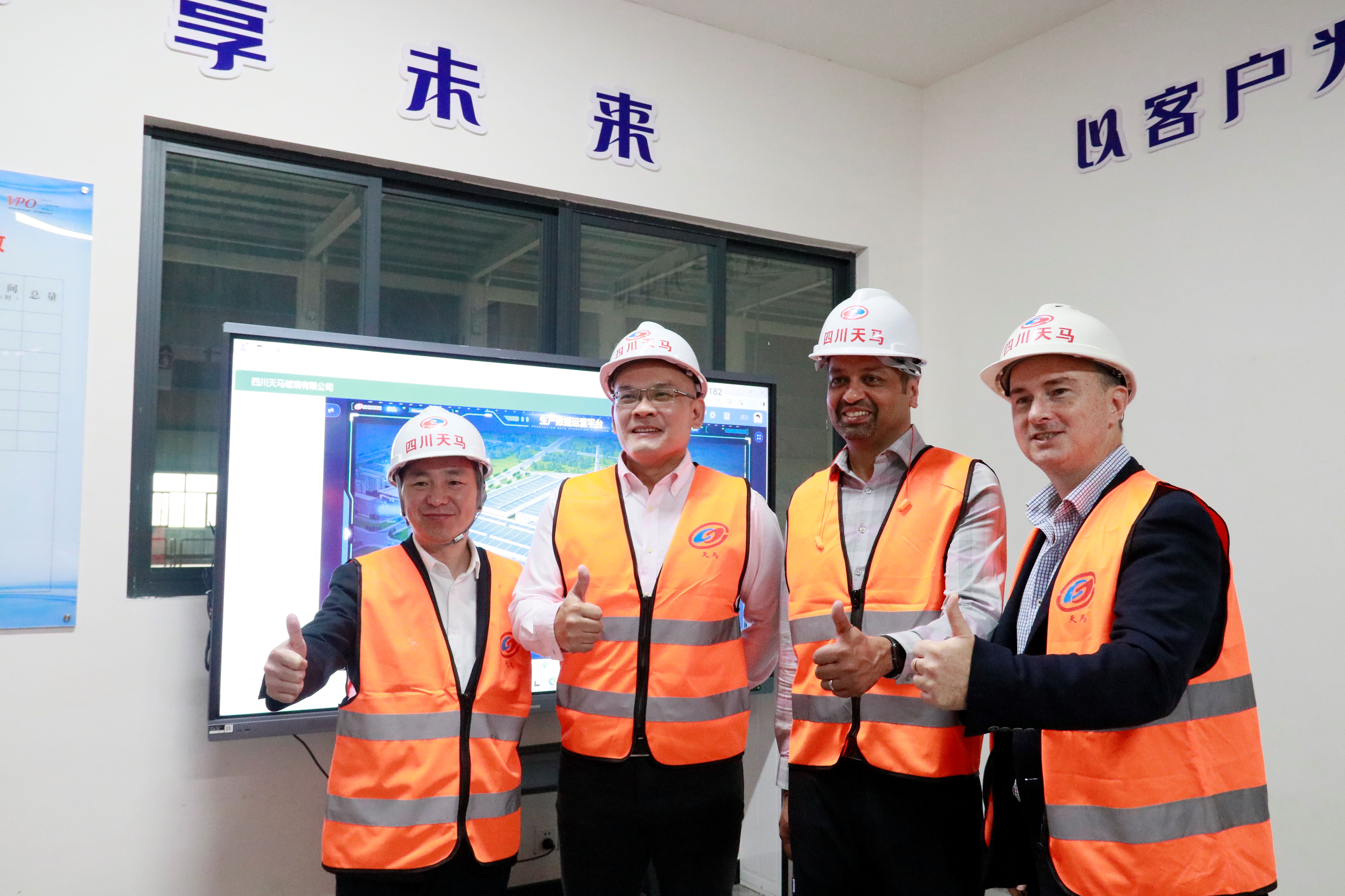 OI集團(tuán)亞洲區(qū)總經(jīng)理一行到四川天馬進(jìn)行考察交流(圖3) OI集團(tuán)亞洲區(qū)總經(jīng)理一行到四川天馬進(jìn)行考察交流(圖3)