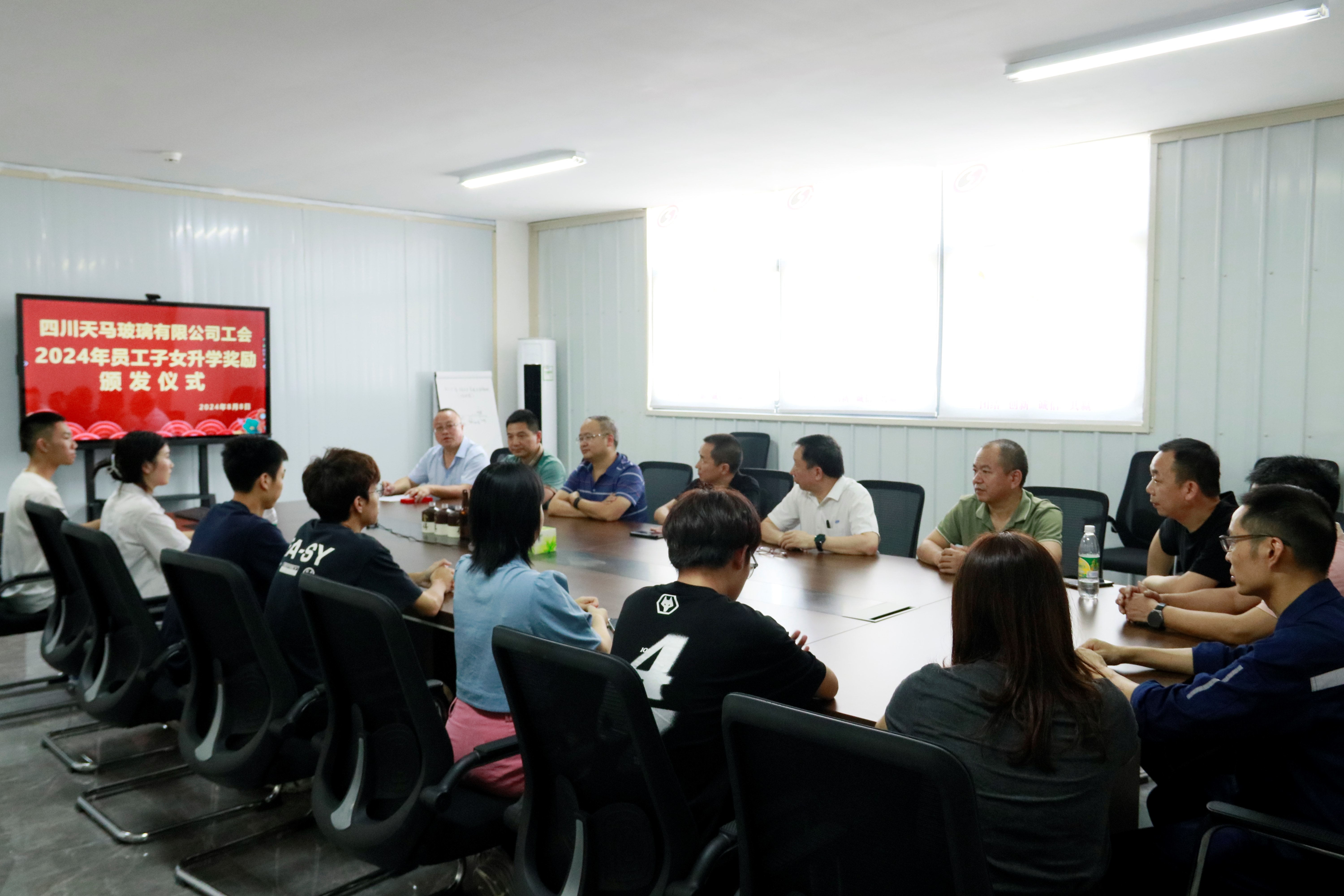 有愛更有希望 有愛更有力量——四川天馬組織員工子女開展金秋助學(xué)活動(dòng)(圖1) 有愛更有希望 有愛更有力量——四川天馬組織員工子女開展金秋助學(xué)活動(dòng)(圖1)